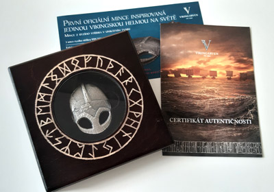 Minca v tvare vikingskej helmy Gjermundbu zo 3 uncí rýdzeho striebra Minca v tvare vikingskej helmy Gjermundbu zo 3 uncí rýdzeho striebra