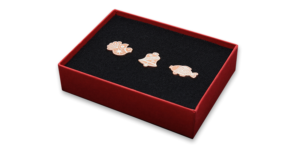 Sada troch vianočných brošní - zvonček, holubička, kapor