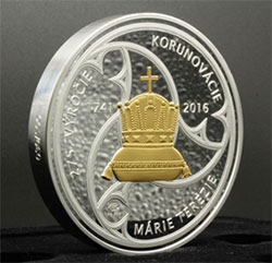 Pamätná medaila vyrobená z 1 kilogramu rýdzeho striebra 999/1000 venovaná korunovácii Márie Terézie