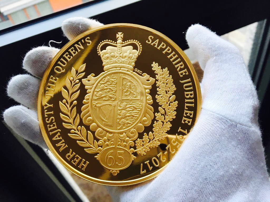65 rokov vlády kráľovnej Alžbety II. zvečnených na minciách vyrazených z najčistejšieho zlata 999/1000
