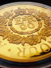Zlatá kilogramová minca